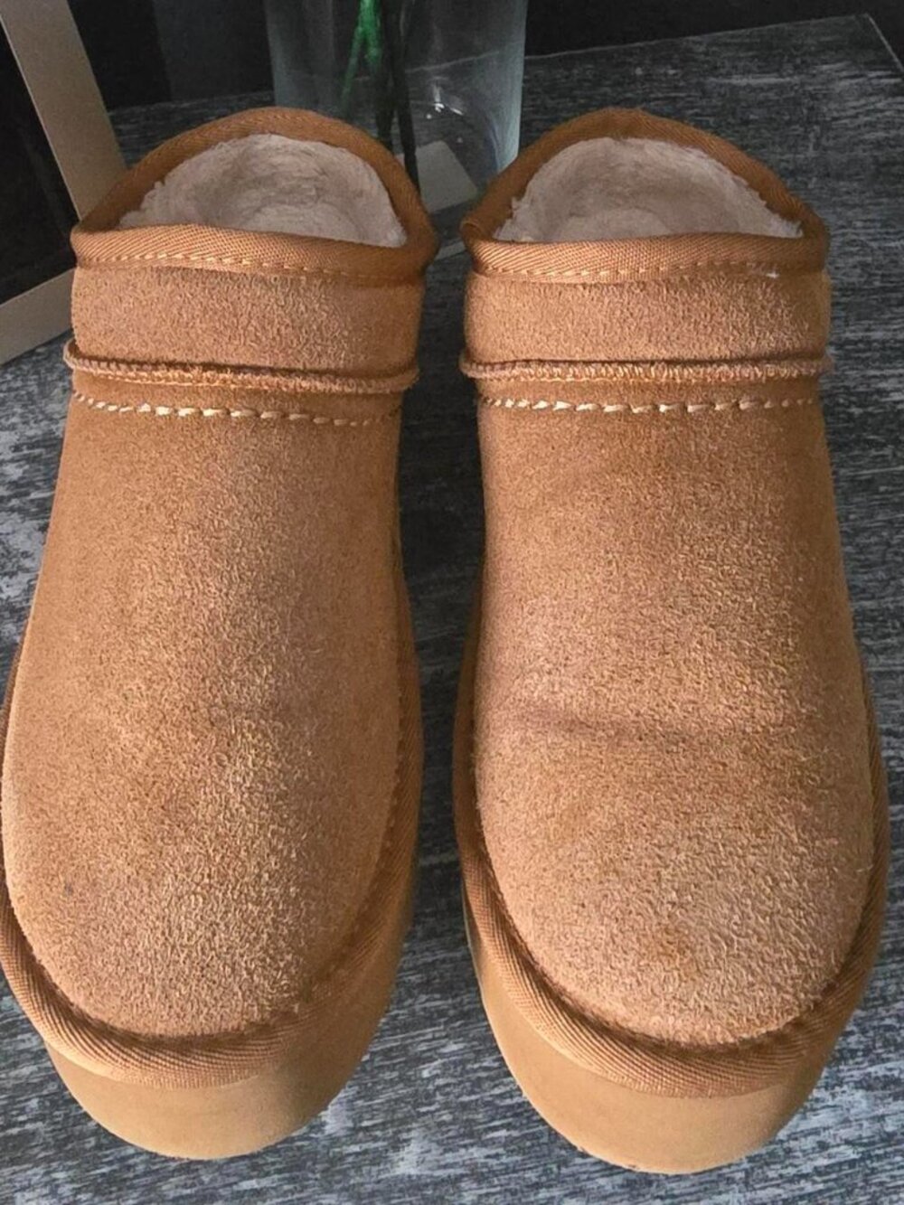 CUSHIONAIRE Women's Brown and Tan Slippers 7M